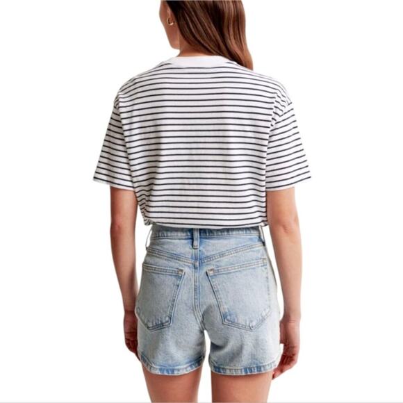 Abercrombie & Fitch THE HIGH RISE 4" MOM SHORTS Light Wash PLUS SIZE 24 NEW - Picture 3 of 10